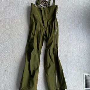 New Arcteryx BV Bibs w tags- Medium